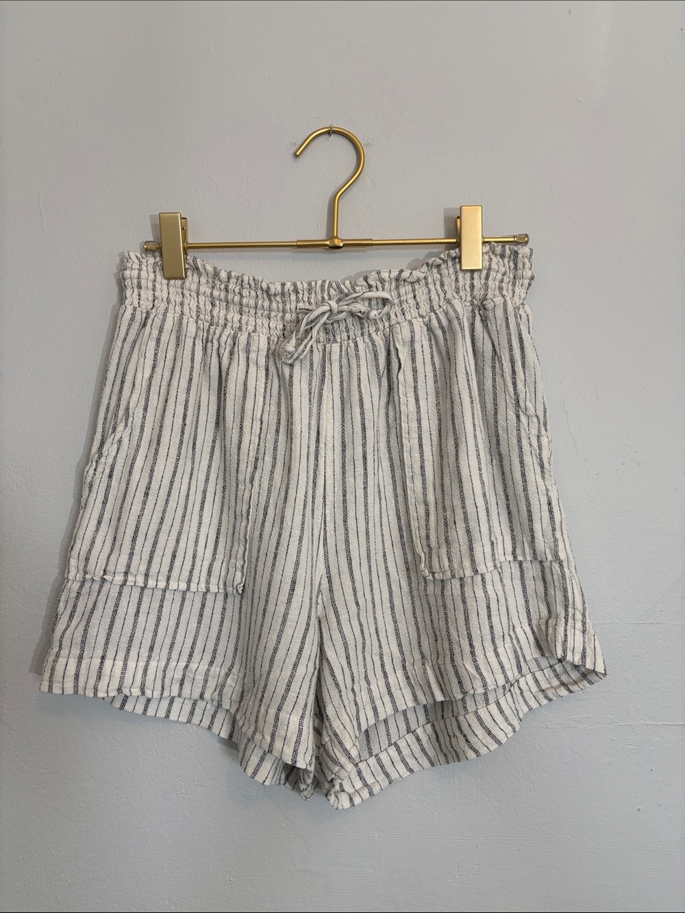 Time and Tru White and Black Striped Linen Blend Shorts